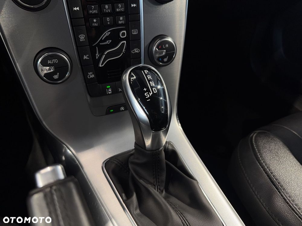 Volvo V40 - 25