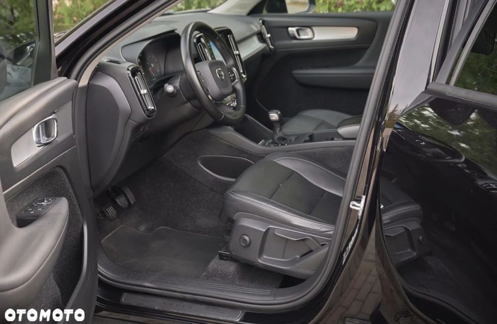 Volvo XC 40 T3 Momentum Pro - 25