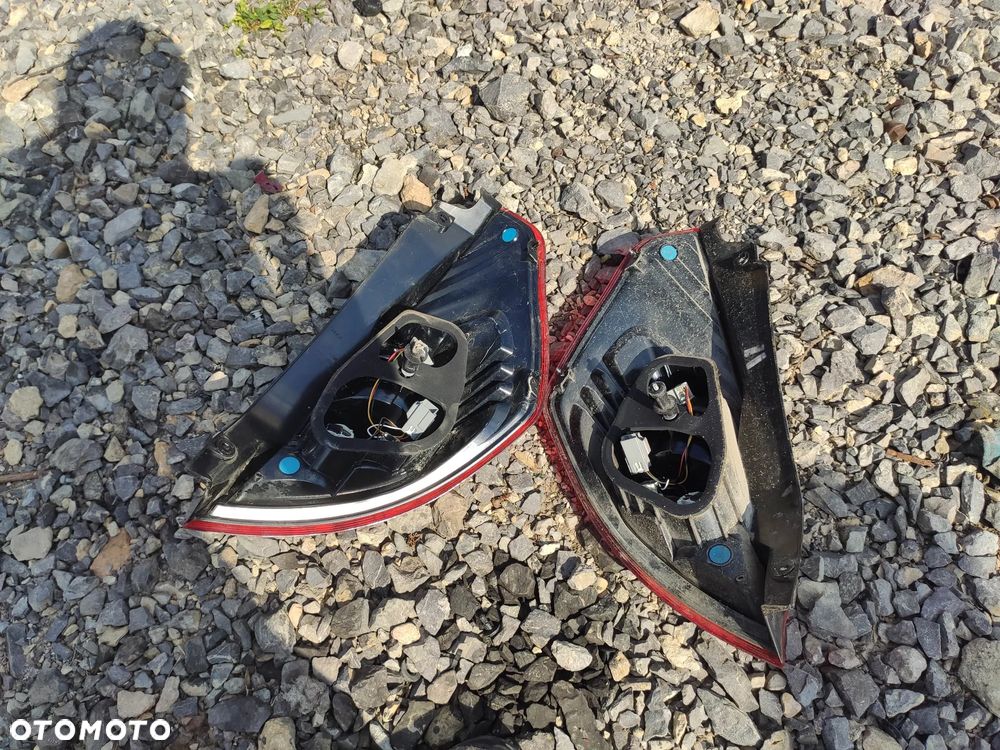 KL Lampa Prawy Lewy tył Ford Fiesta MKVII MK7 5Drzwi Lift Europa - 4