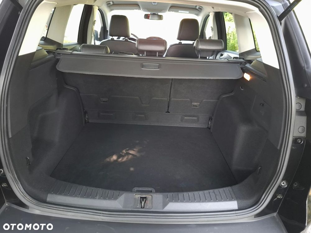 Ford Kuga 2.0 TDCi 2x4 Titanium - 25