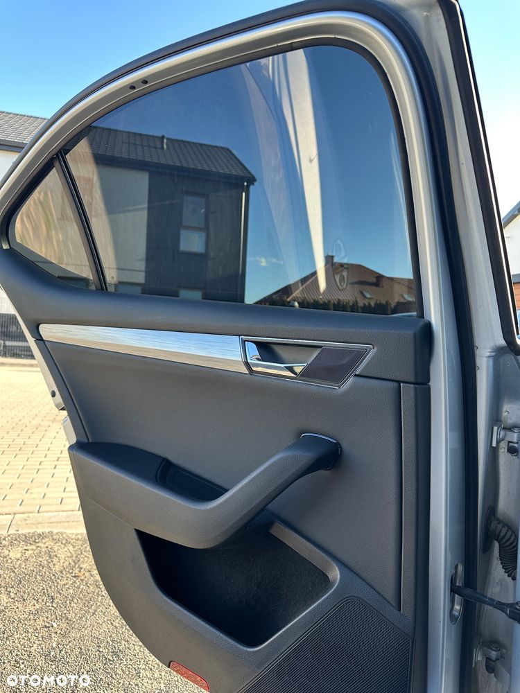 Skoda Superb 2.0 TDI SCR Ambition - 11