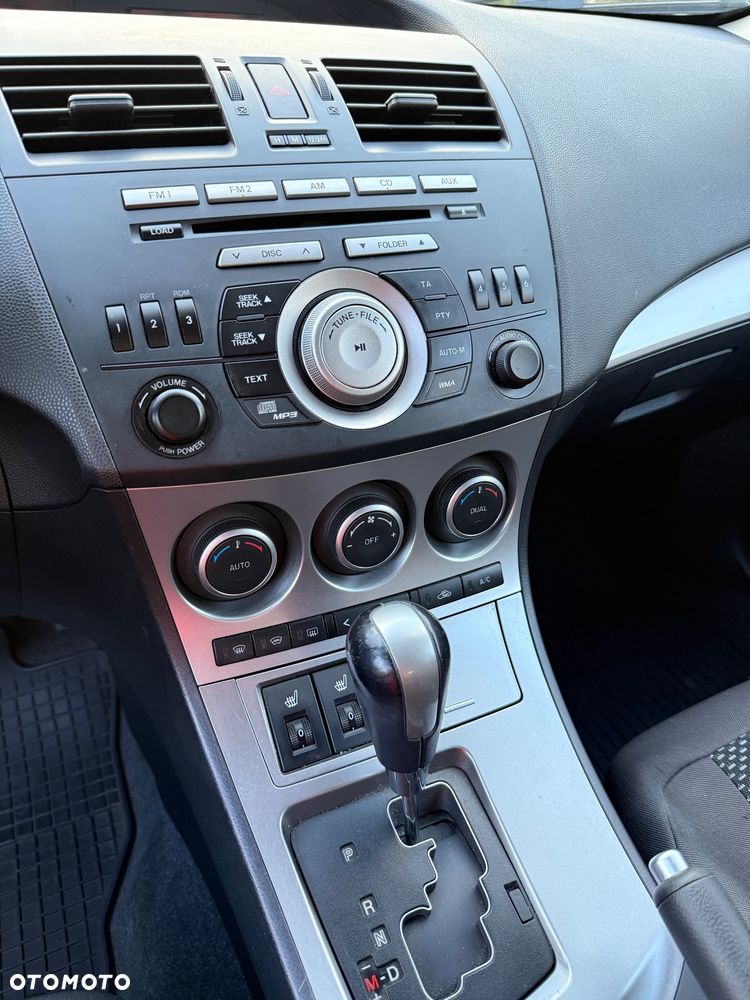 Mazda 3 2.0 Exclusive + - 11