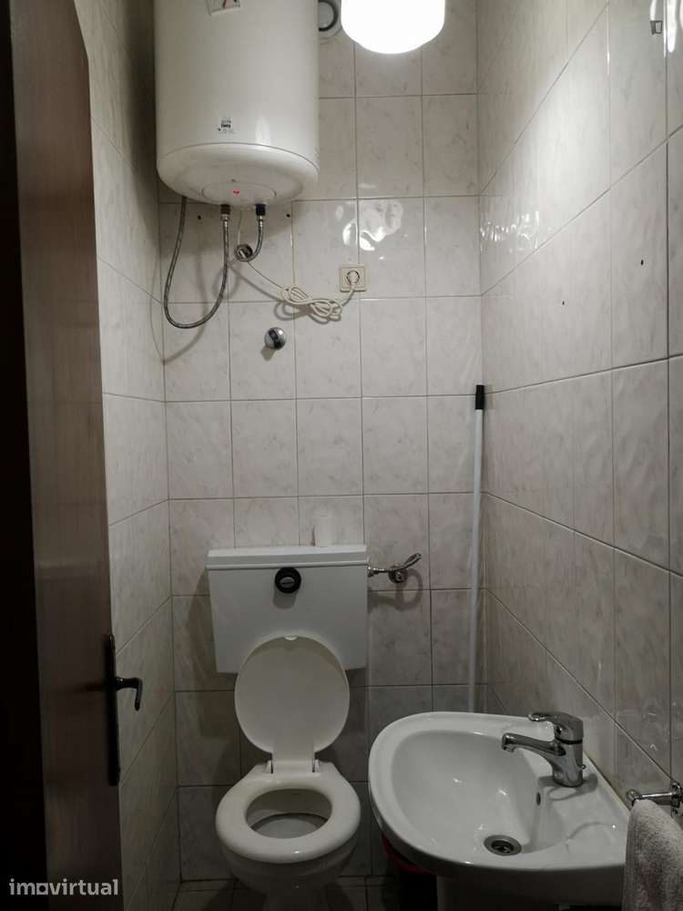 Apartamento com 1 quartos - localizado em Paranhos Porto - Grande imagem: 2/11