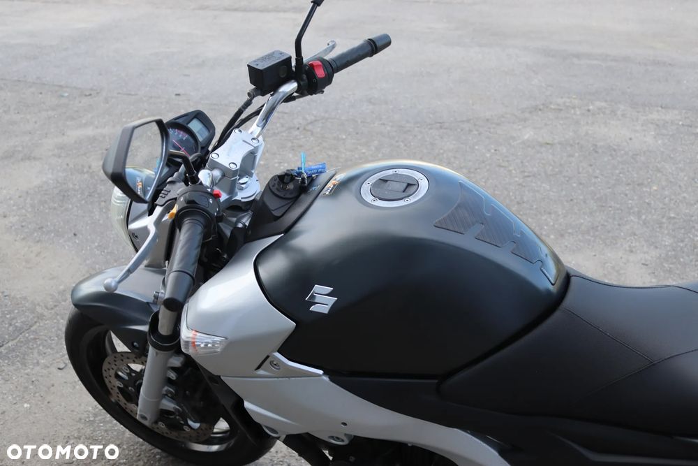Suzuki GSR - 15