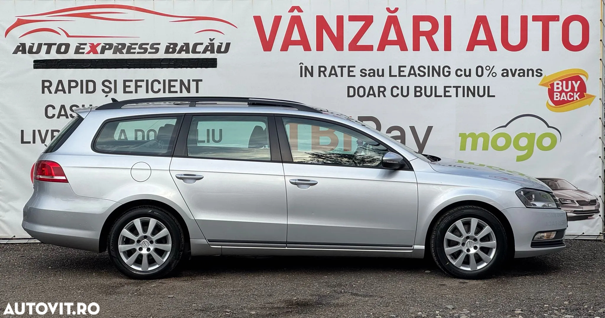 Volkswagen Passat Variant 2.0 TDI Blue TDI Comfortline - 17