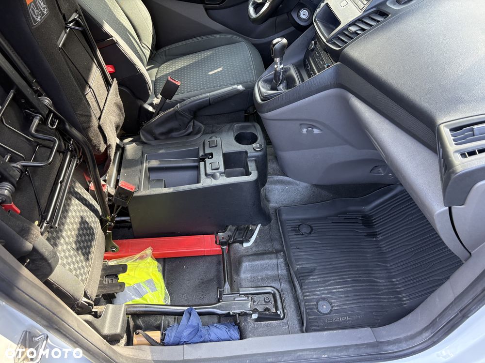 Ford Transit Connect - 23