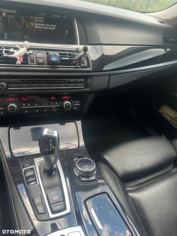BMW Seria 5 520d xDrive - 12