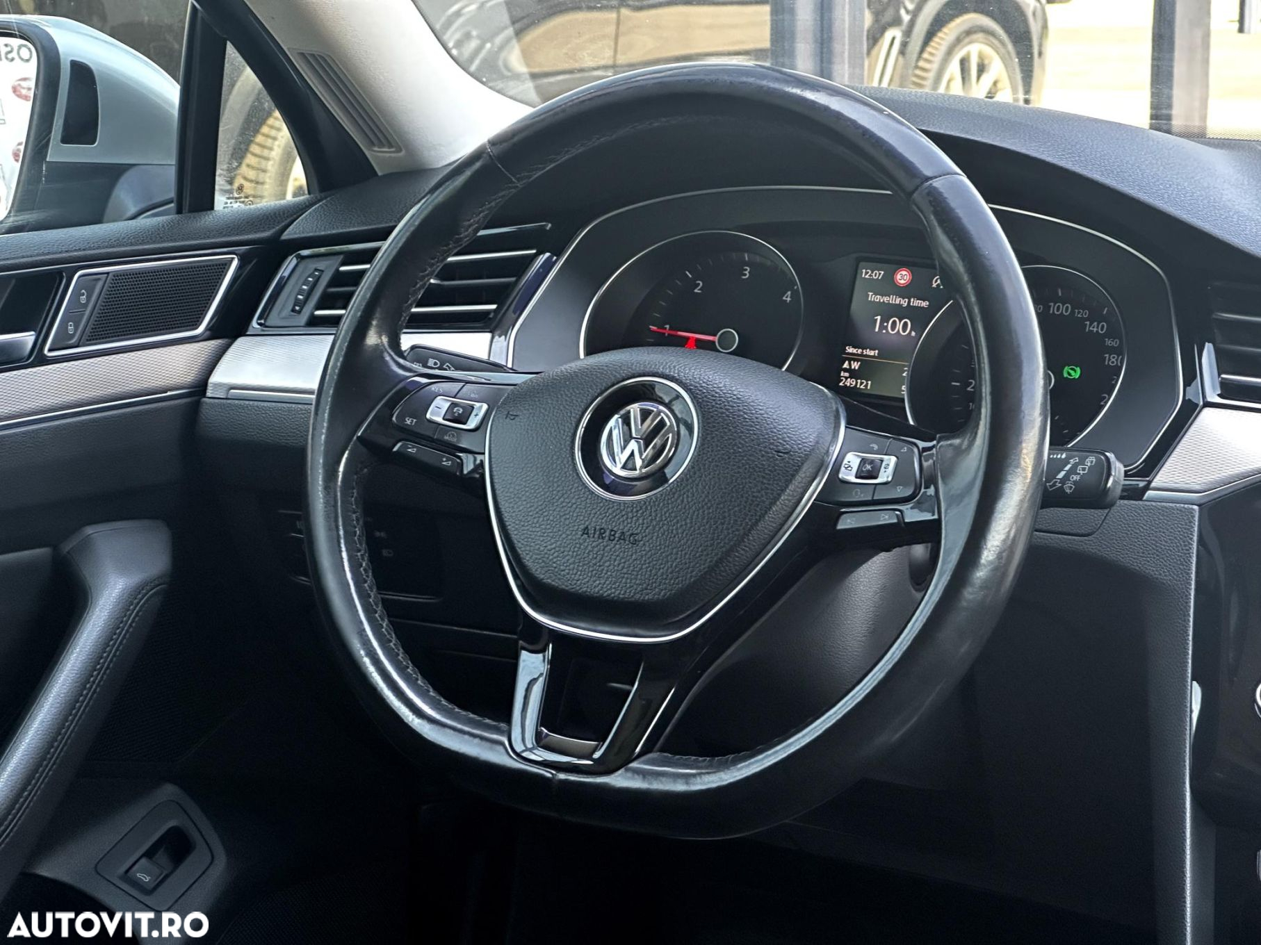 Volkswagen Passat - 9