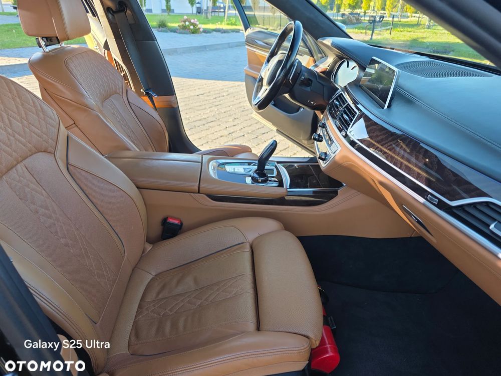 BMW Seria 7 740Ld xDrive - 32