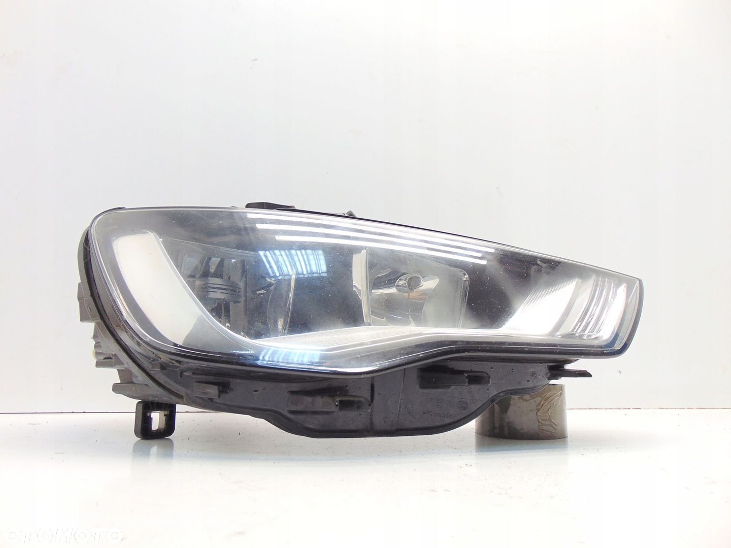 LAMPA PRAWY PRZÓD PRAWA PRZEDNIA AUDI A3 8V 12-16R 8V0941004A UK - 1