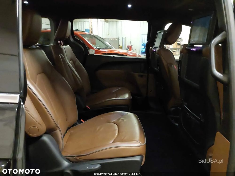 Chrysler Pacifica - 12