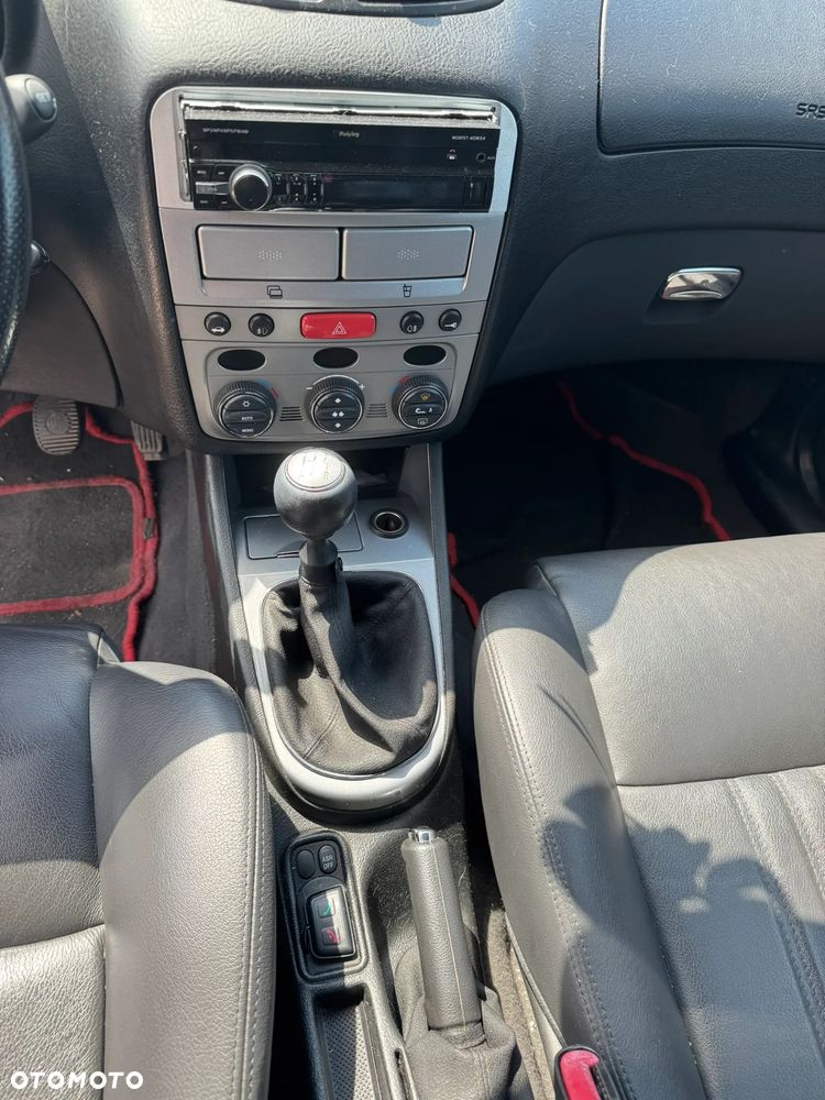 Alfa Romeo 147 1.9 JTD 8V M-Jet Distinctive - 19