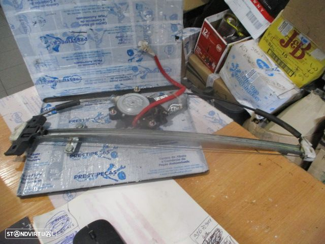 Elevador Com Motor 0621008930 8353065D00 SUZUKI GRAND VITARA 1 BREAK 1999 2.0TDI 90CV 5P PRETO TD 2 PINOS SUZUKI GRAND VITARA 2002 2.0TDI 4X4 110CV 5P DOURADO - 2