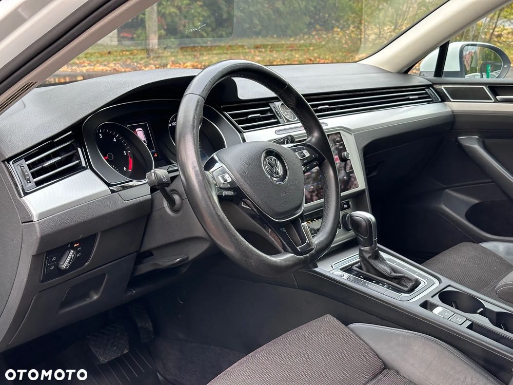 Volkswagen Passat Variant 2.0 TDI SCR DSG (BlueM Tech) Comfortline - 16