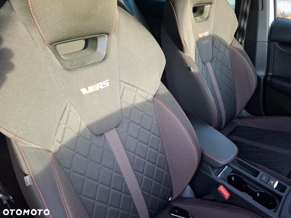 Skoda Octavia 2.0 TDI DSG RS - 20