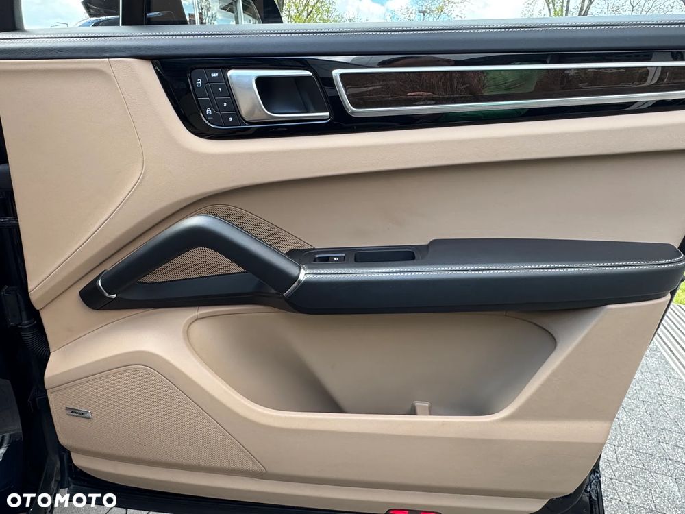 Porsche Cayenne Platinum Edition - 27