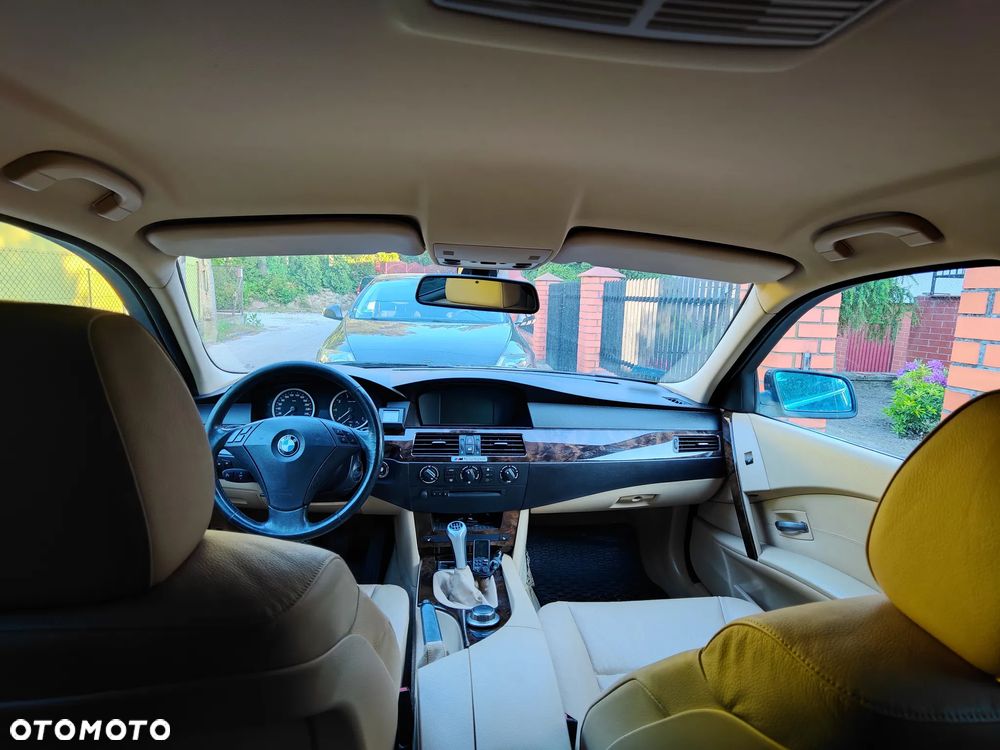 BMW Seria 5 523i - 15