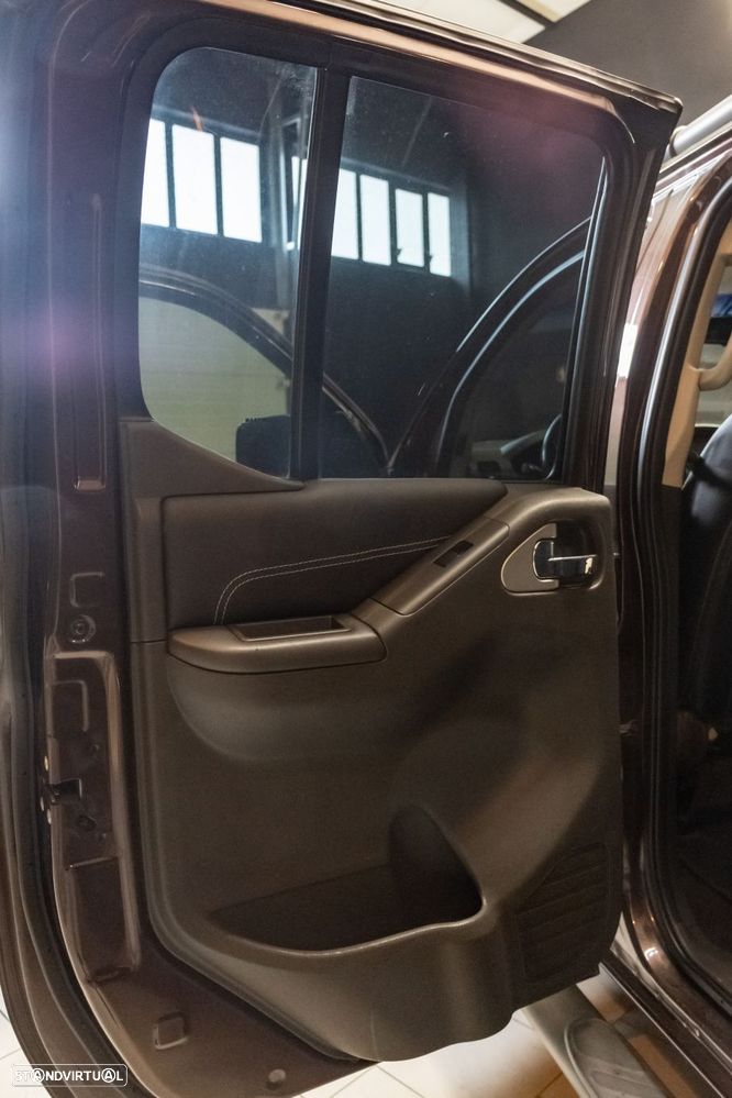 Nissan Navara 3.0 dCi V6 CD LE AT 4WD - 19
