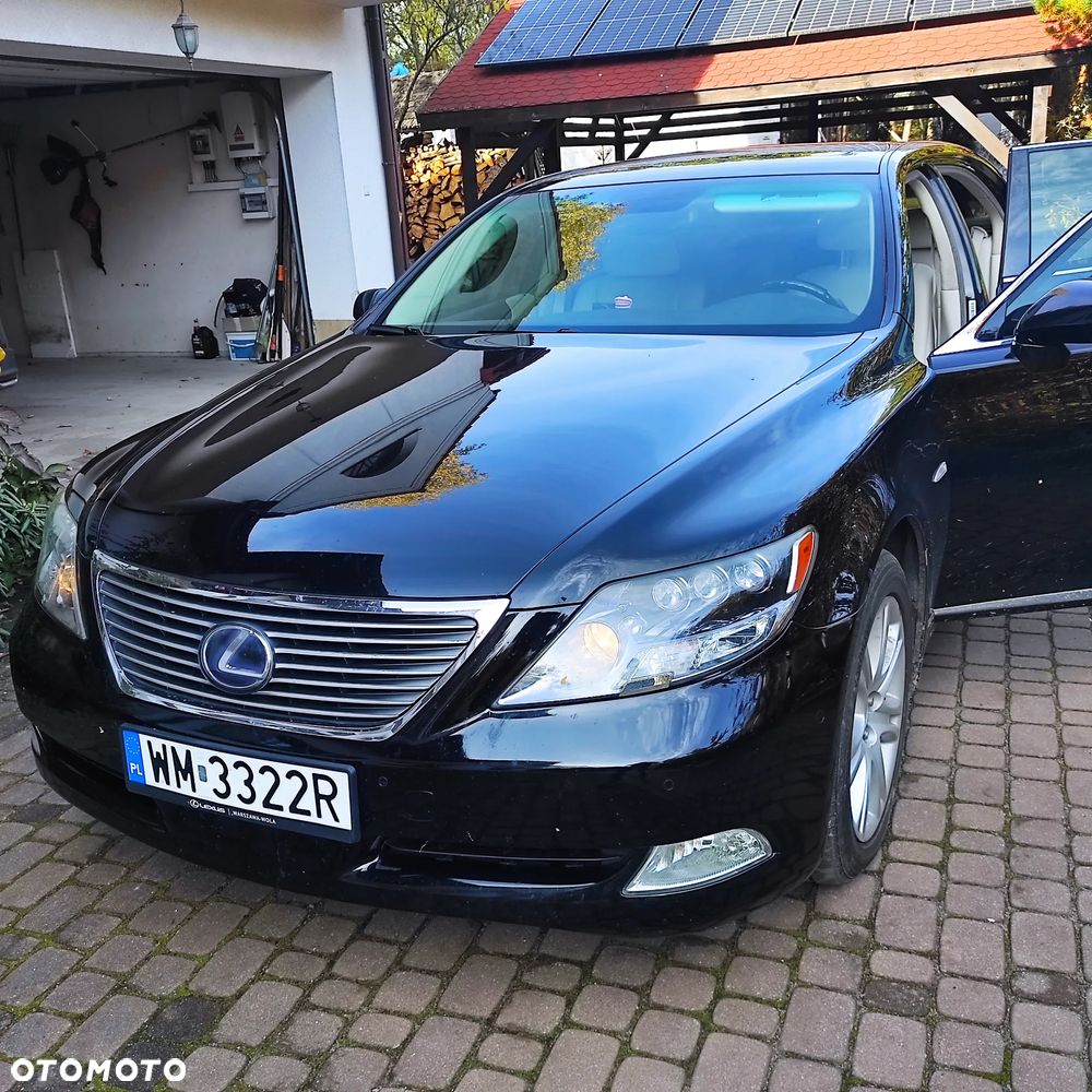 Lexus LS - 1