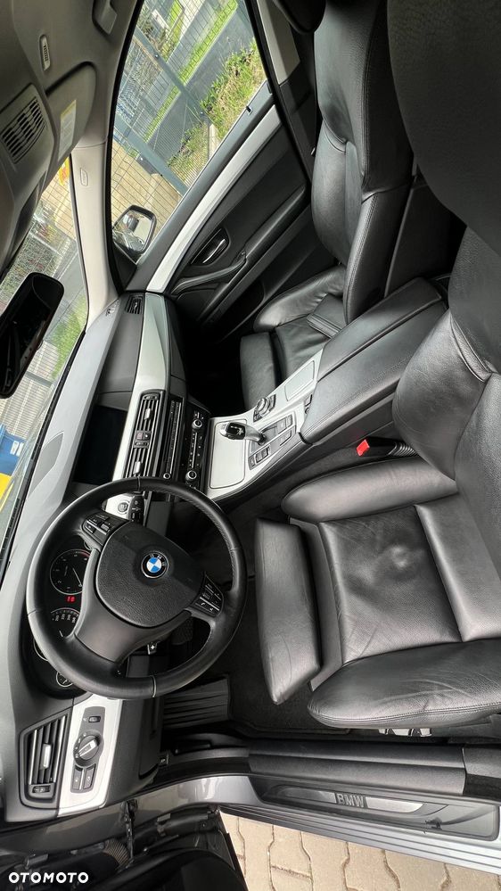 BMW Seria 5 525d - 23