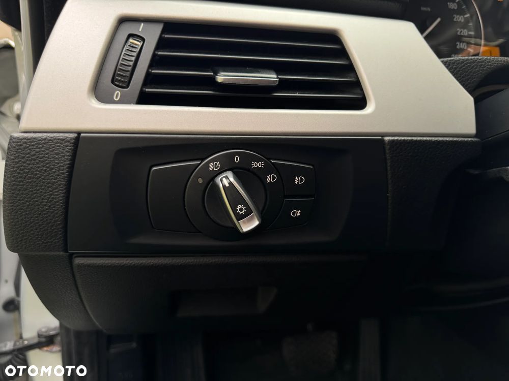 BMW Seria 3 320i Edition Exclusive - 12