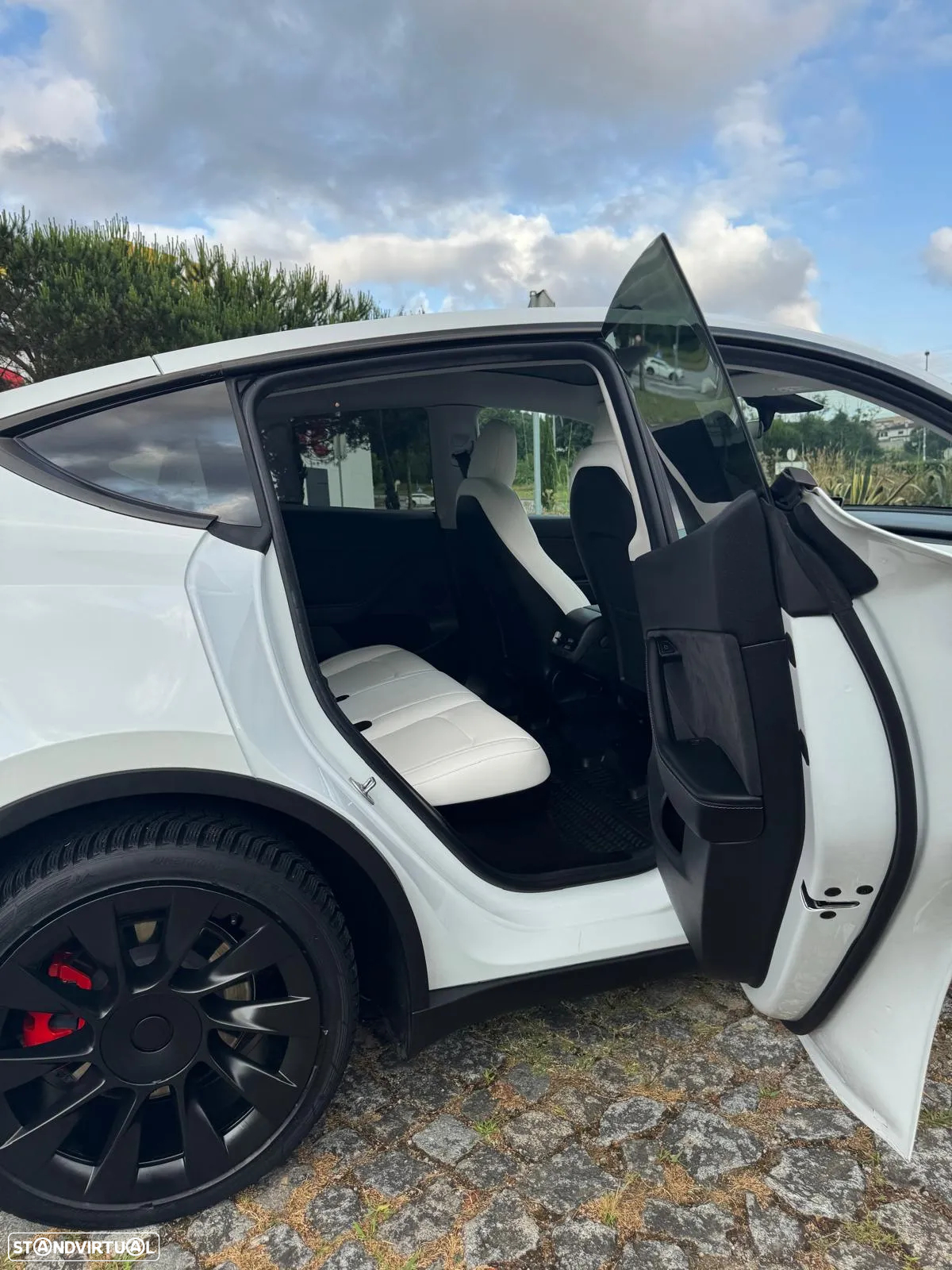 Tesla Model Y Long Range Dual Motor AWD - 3