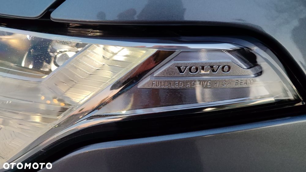 Volvo XC 90 D5 AWD Momentum - 25