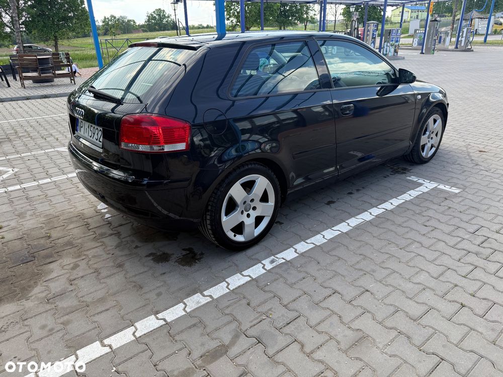 Audi A3 3-drzwiowe 1.6 FSI Ambition - 4