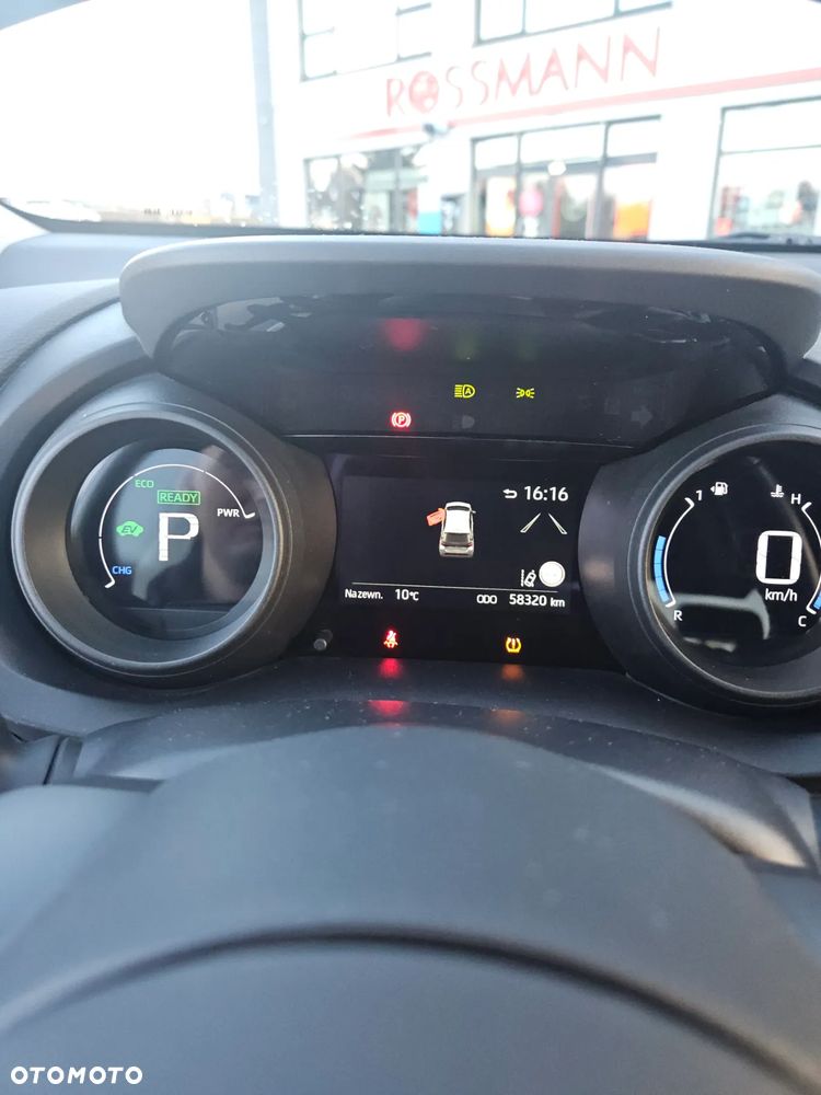 Toyota Yaris Hybrid 100 Dynamic - 13