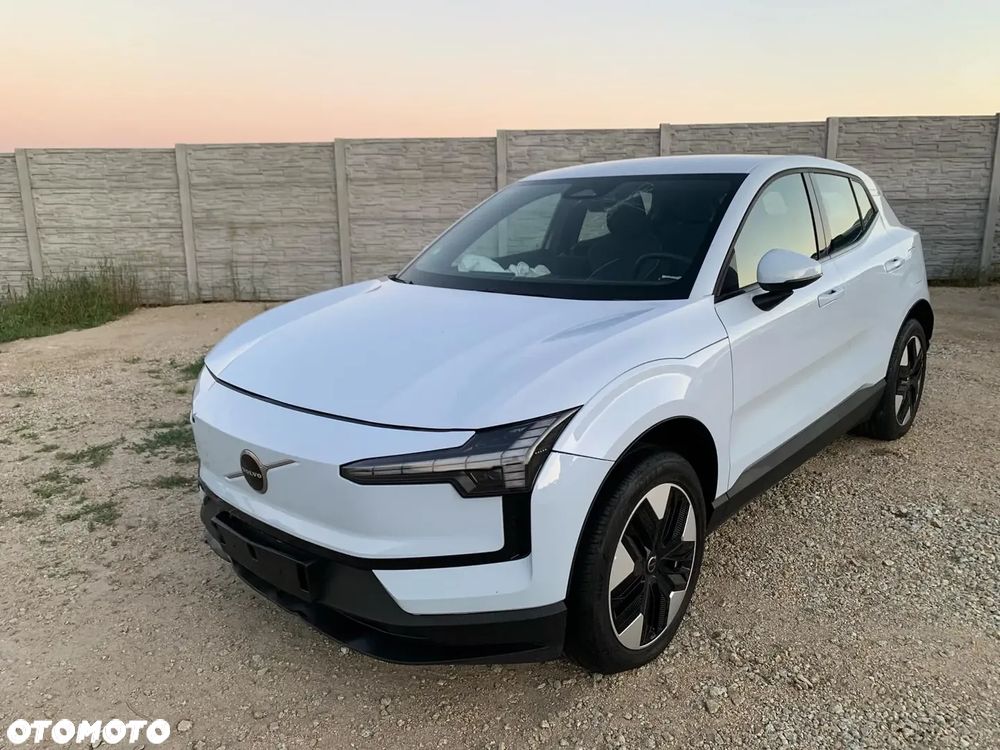 Volvo EX30 Single Motor Extended Range RWD Core - 1