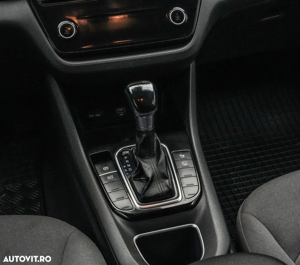 Hyundai IONIQ 1.6 GDI Premium - 18