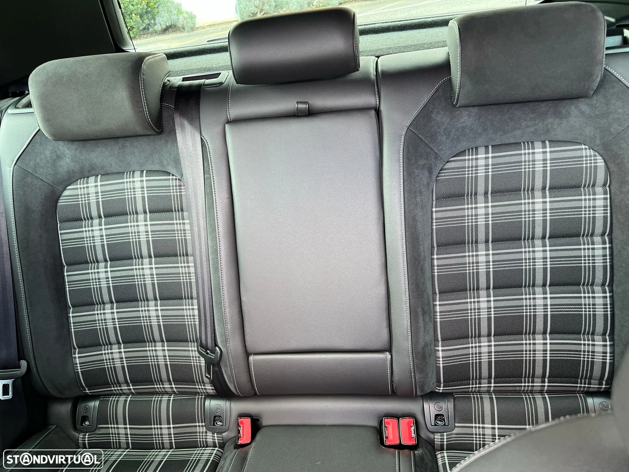 VW Golf 2.0 TDI GTD DSG - 28