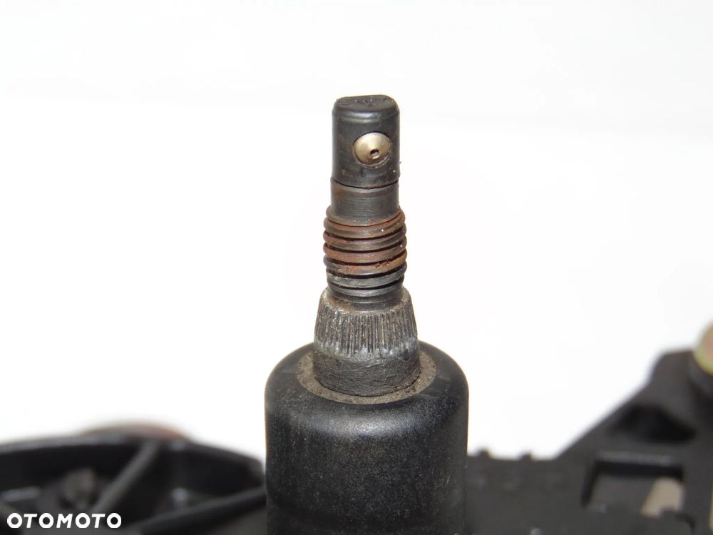 ORYGINAŁ silniczek silnik tylnej wycieraczki tył klapy bagażnika VW Volkswagen Golf 4 IV HB hatchback 98-03r Europa - 8