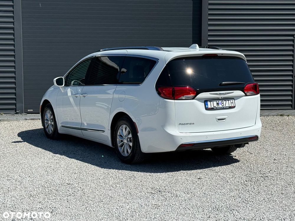 Chrysler Pacifica - 18