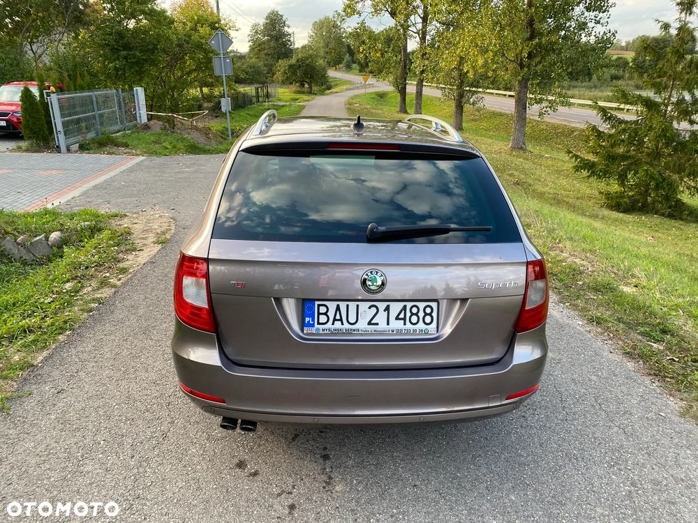 Skoda Superb 2.0 TDI Ambition DSG - 6