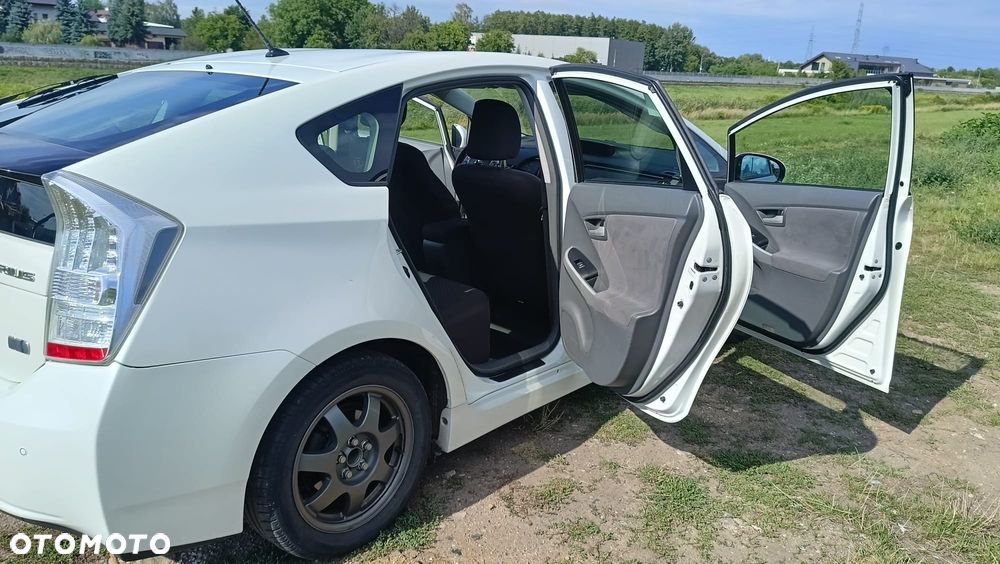 Toyota Prius - 5