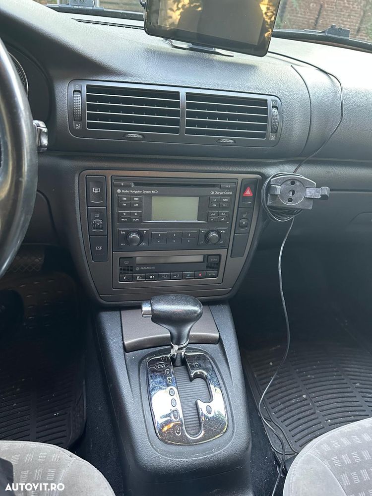 Volkswagen Passat 1.9TDI Highline Aut - 4