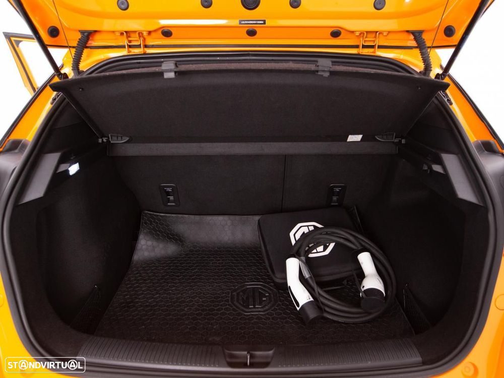 MG MG4 64 kWh Luxury - 13