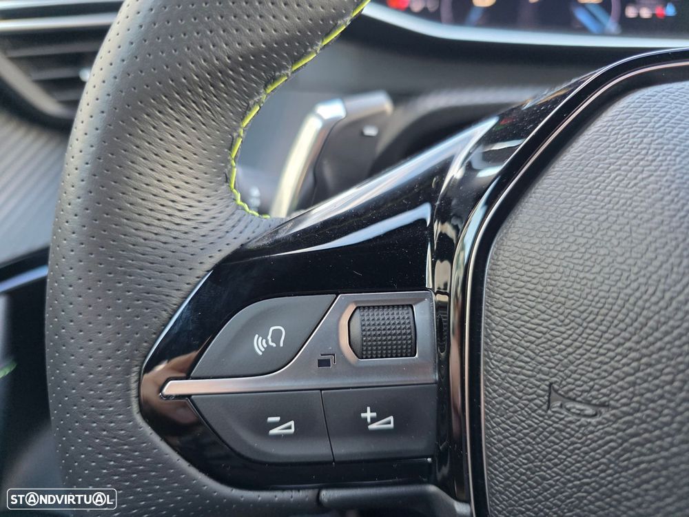 Peugeot 2008 1.2 PureTech GT EAT8 - 17