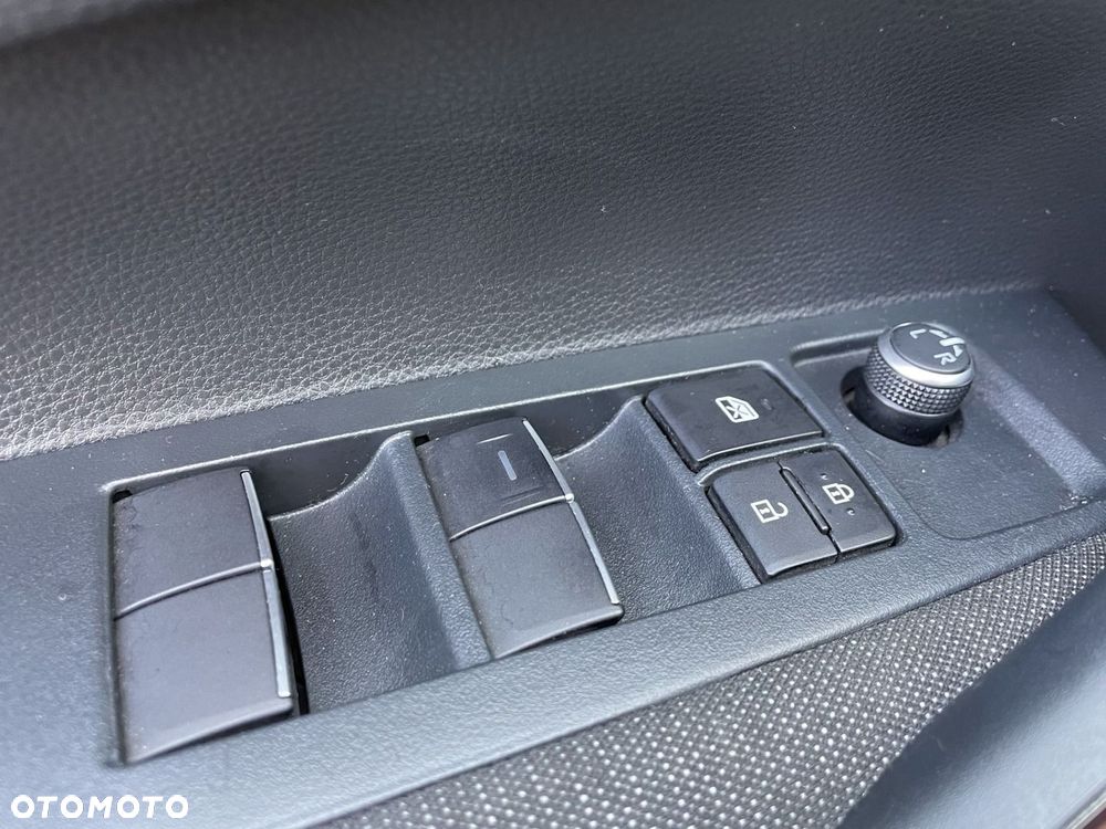 Toyota Corolla 1.8 Hybrid Comfort - 17