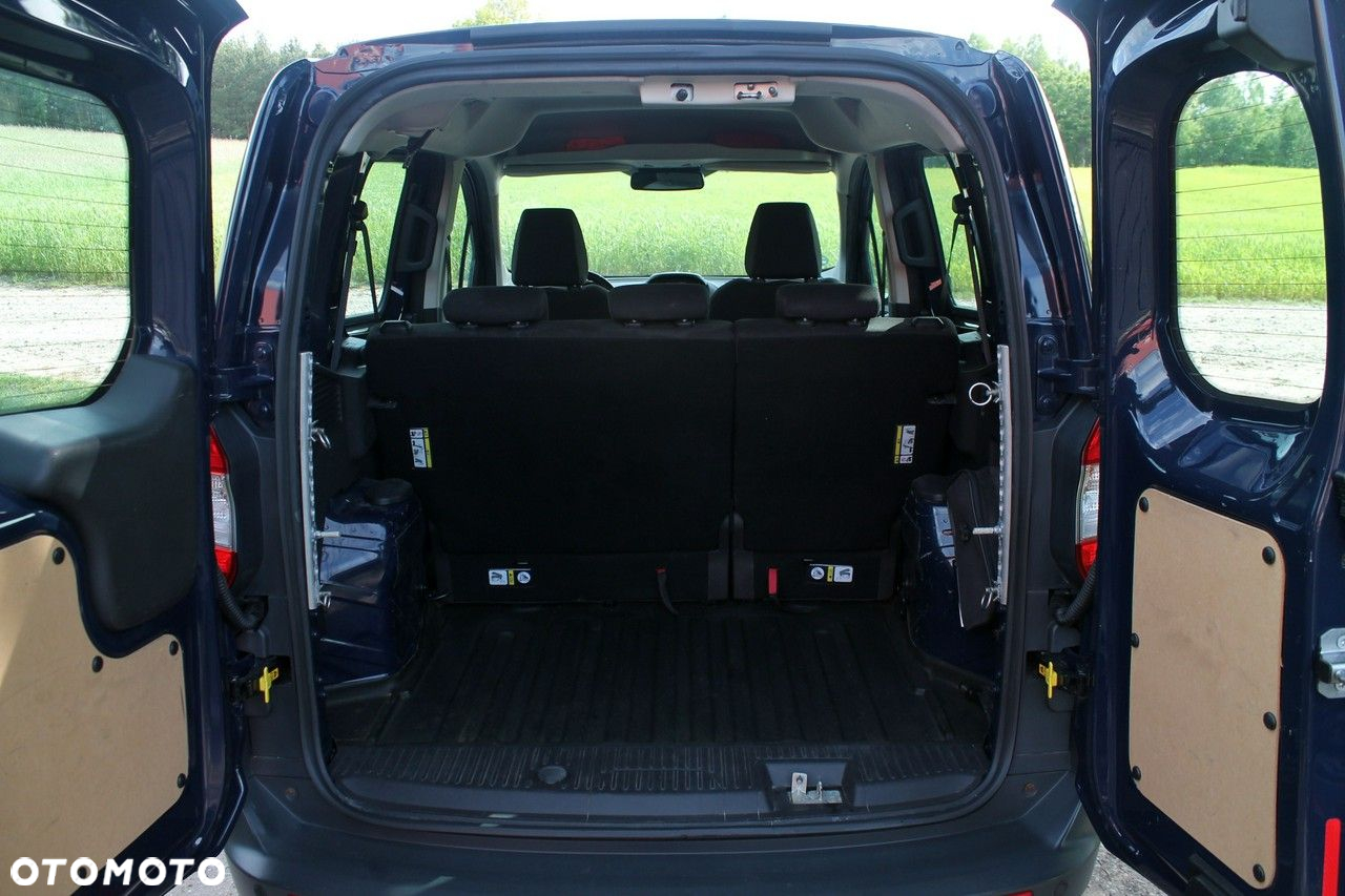 Ford Transit Courier - 29