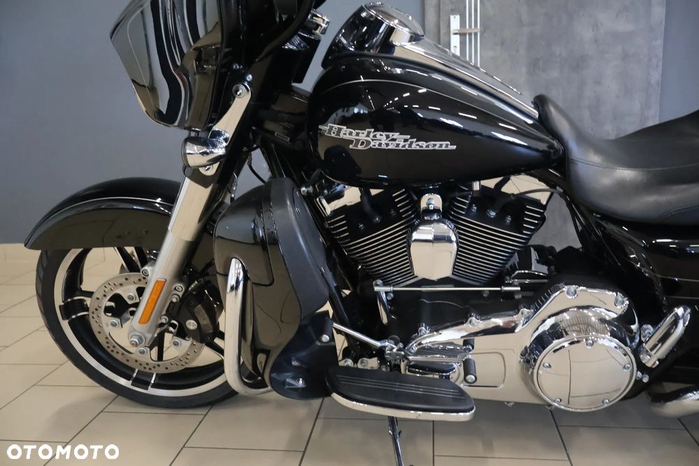 Harley-Davidson Touring Street Glide - 8