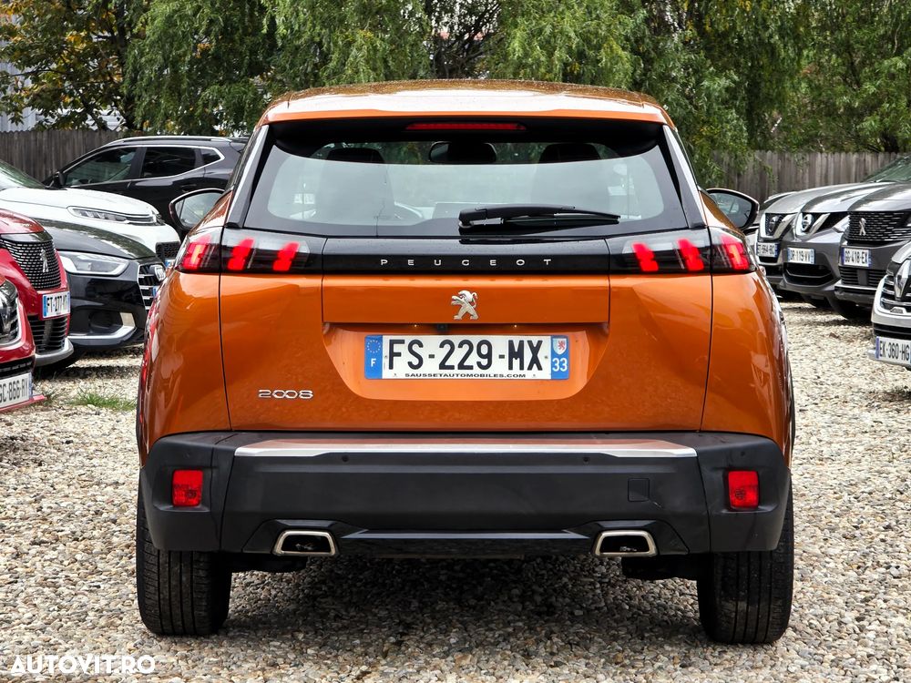 Peugeot 2008 1.2 L PureTech STT EAT8 Allure - 11