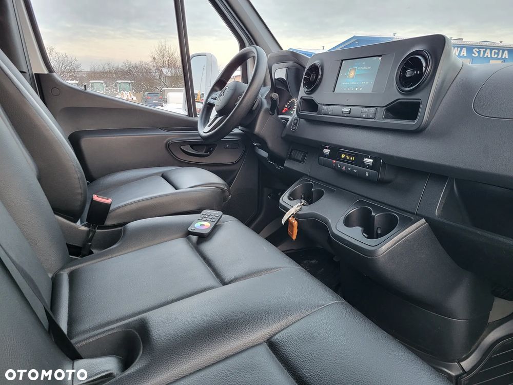 Mercedes-Benz Sprinter 317 Autolaweta najazd alu Hak 3500kg - 31