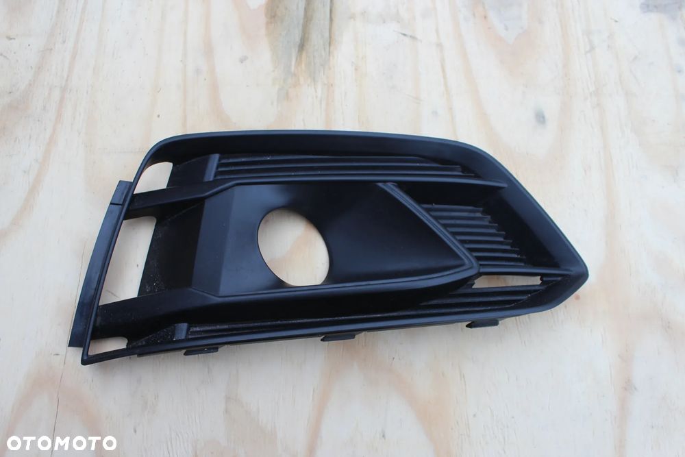 KRATKA ZDERZAKA PRAWA AUDI A5 B9 8W6807682C 2018