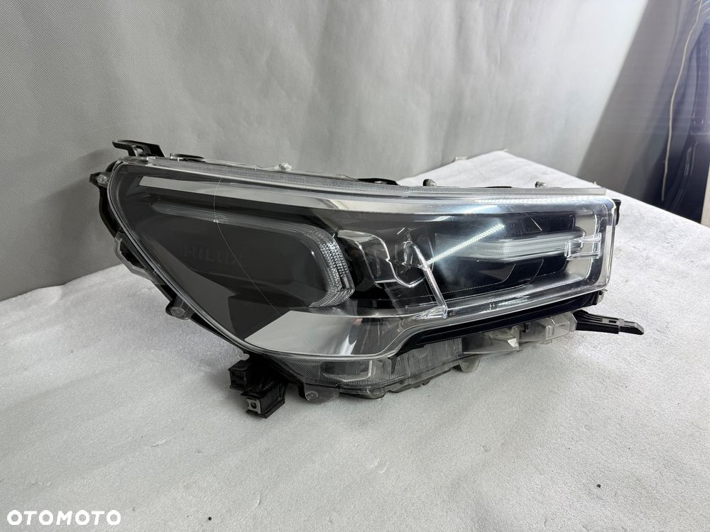 Reflektor lampa Przód strona prawa Toyota Hilux VIII 8 LIFT 1EJ-923368-040A - 2