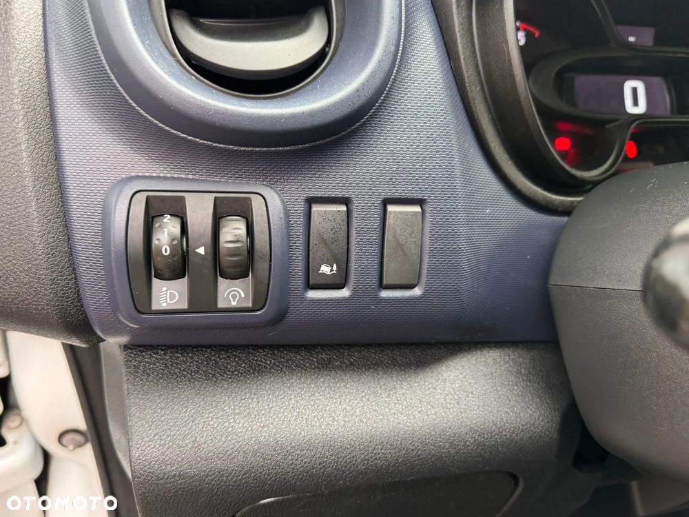 Opel VIVARO BRYGADÓWKA 6 MIEJSC KLIMATYZACJA - 29