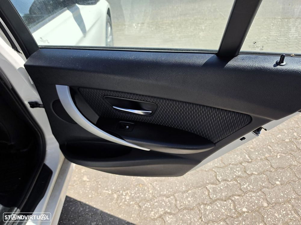 BMW 318 d Line Modern - 31