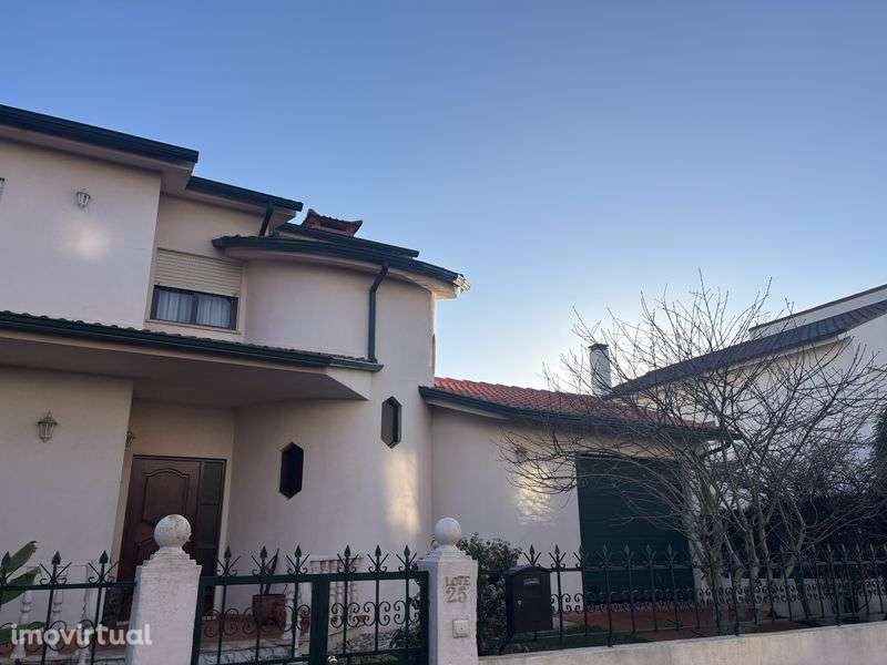 Moradia T3+2 em Esposende com excelente exposição solar - Grande imagem: 2/8