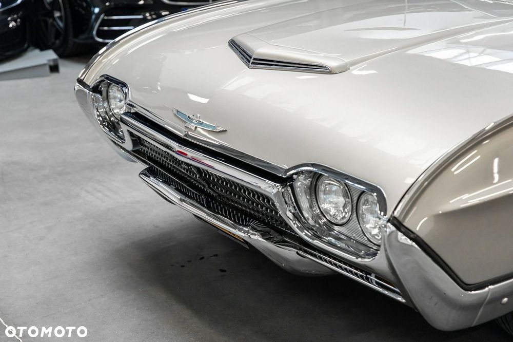 Ford Thunderbird - 12